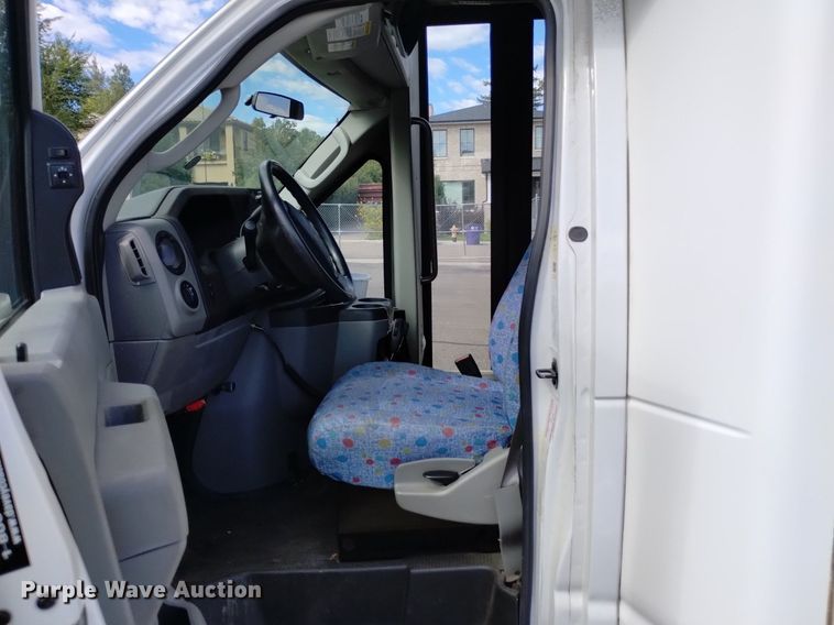 image for item DK8784 2015 Turtle Top  shuttle bus