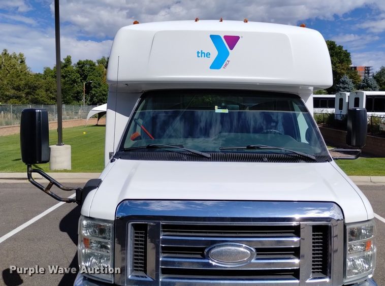 image for item DK8786 2015 Forrest River  shuttle bus