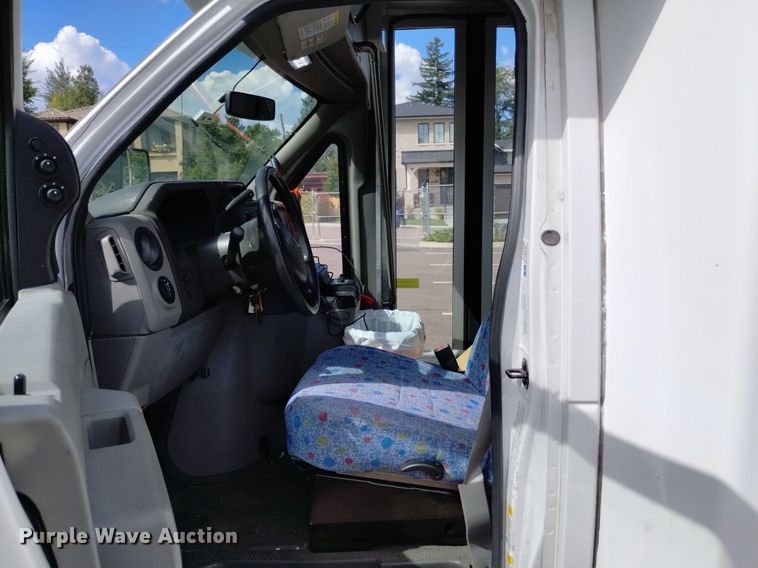 image for item DK8786 2015 Forrest River  shuttle bus