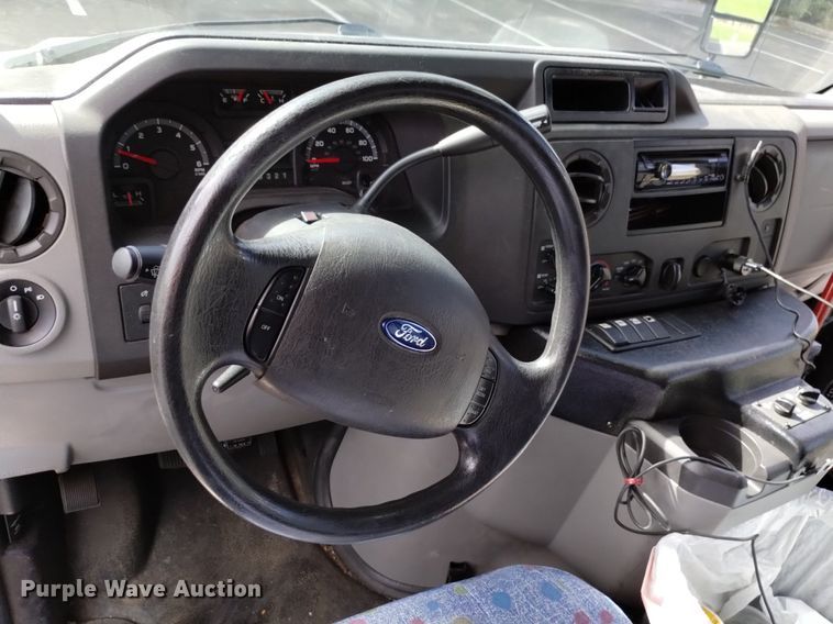 image for item DK8786 2015 Forrest River  shuttle bus