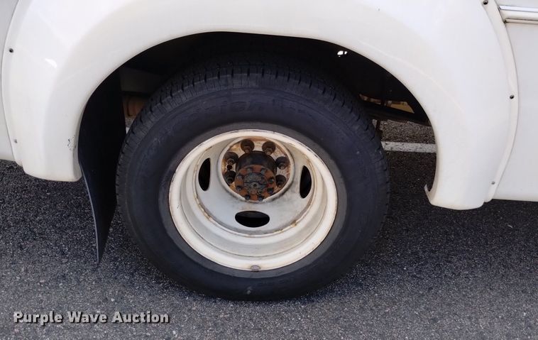 image for item DK8786 2015 Forrest River  shuttle bus