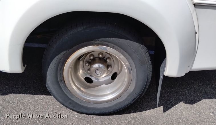 image for item DK8786 2015 Forrest River  shuttle bus