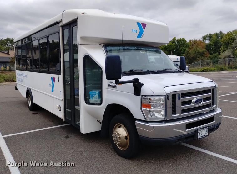 image for item DK8787 2014 Ford E450  shuttle bus