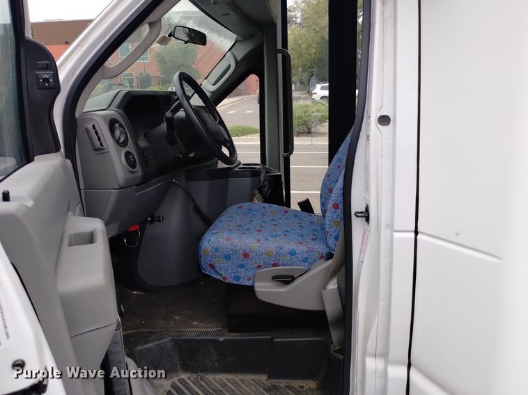 image for item DK8787 2014 Ford E450  shuttle bus