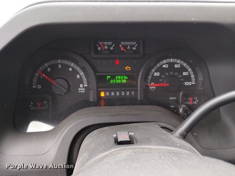 image for item DK8787 2014 Ford E450  shuttle bus