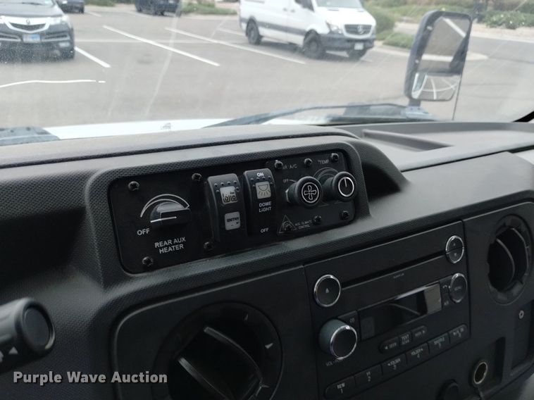 image for item DK8787 2014 Ford E450  shuttle bus