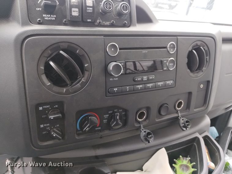 image for item DK8787 2014 Ford E450  shuttle bus