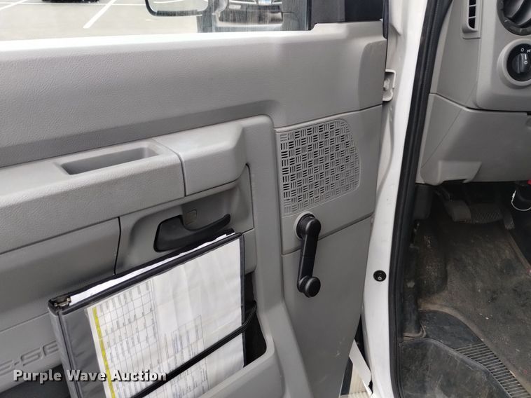 image for item DK8787 2014 Ford E450  shuttle bus