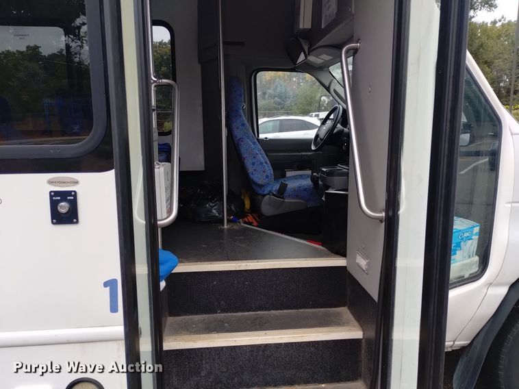 image for item DK8787 2014 Ford E450  shuttle bus