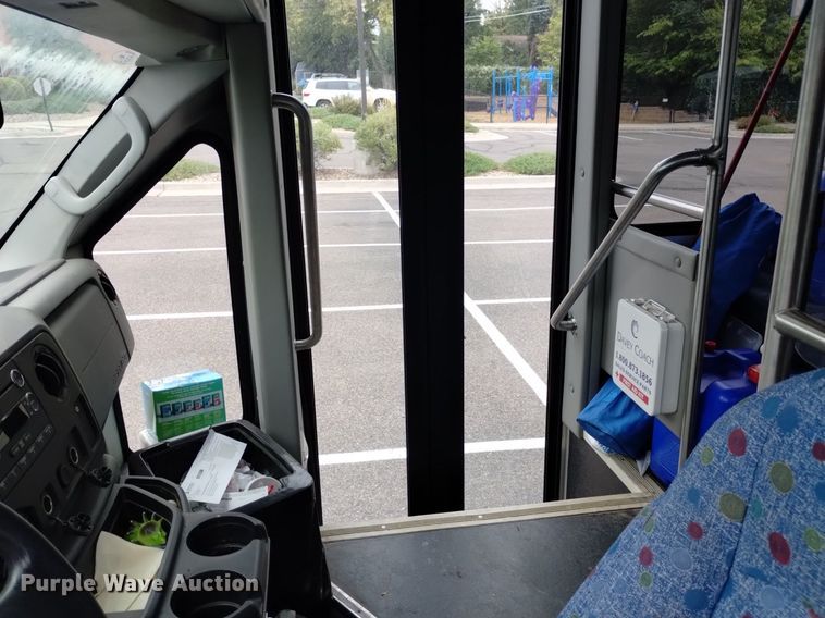 image for item DK8787 2014 Ford E450  shuttle bus