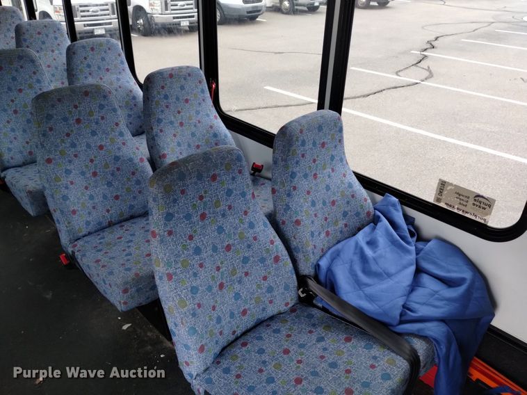 image for item DK8787 2014 Ford E450  shuttle bus