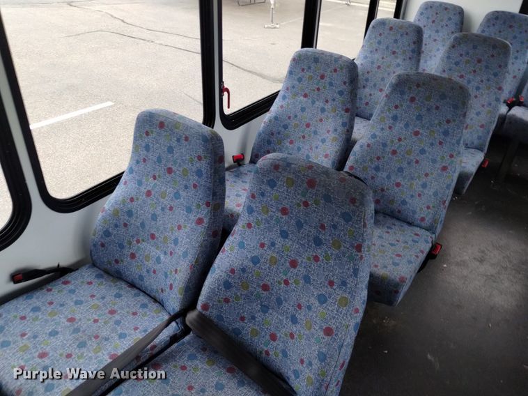 image for item DK8787 2014 Ford E450  shuttle bus