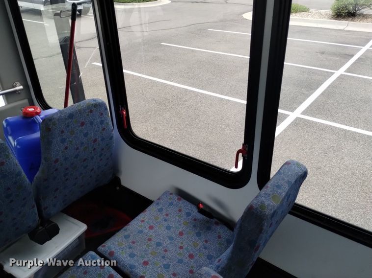 image for item DK8787 2014 Ford E450  shuttle bus