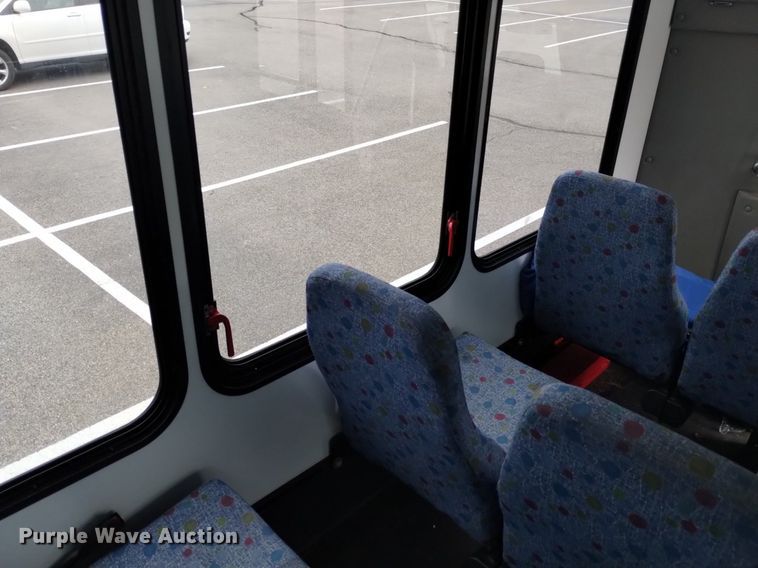 image for item DK8787 2014 Ford E450  shuttle bus