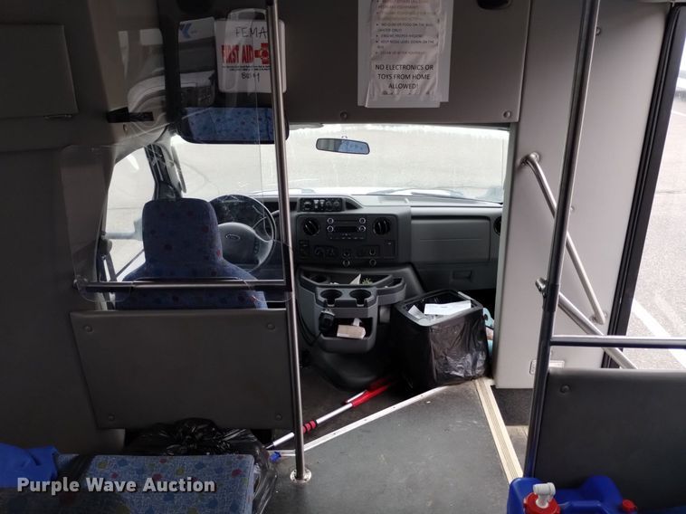 image for item DK8787 2014 Ford E450  shuttle bus