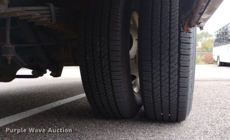 image for item DK8787 2014 Ford E450  shuttle bus