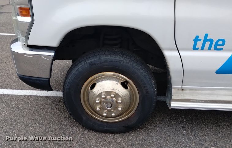 image for item DK8787 2014 Ford E450  shuttle bus