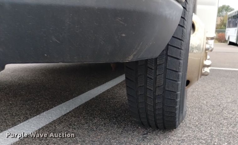 image for item DK8787 2014 Ford E450  shuttle bus