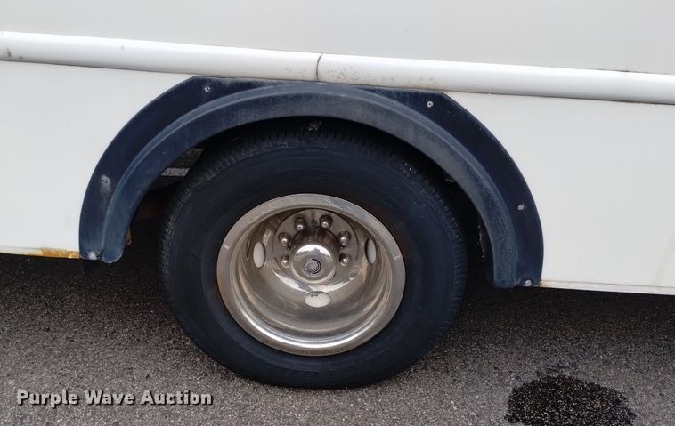 image for item DK8787 2014 Ford E450  shuttle bus