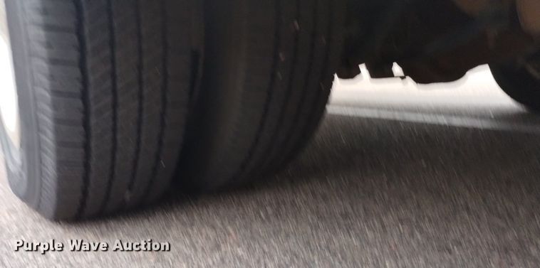 image for item DK8787 2014 Ford E450  shuttle bus