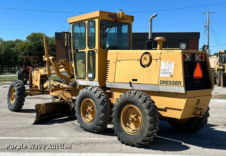 image for item DM6484 Dresser 830  motor grader