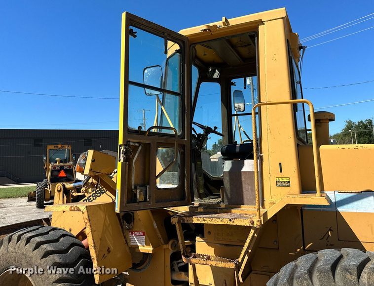 image for item DM6487 1993 Dresser 518  wheel loader