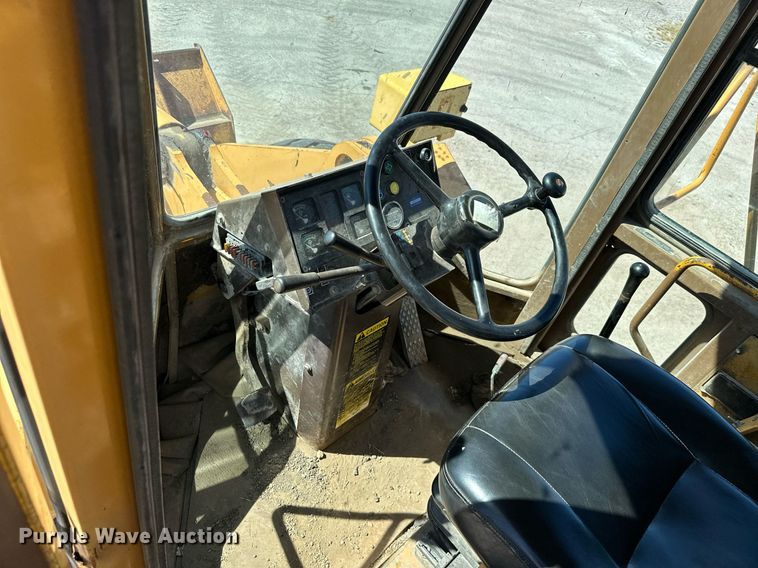 image for item DM6487 1993 Dresser 518  wheel loader