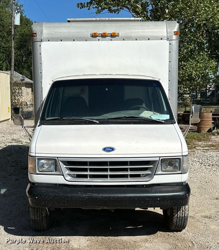 image for item DM6493 1993 Ford E350  box truck