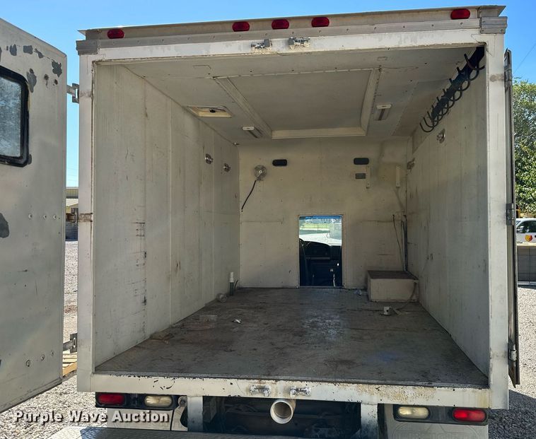 image for item DM6493 1993 Ford E350  box truck