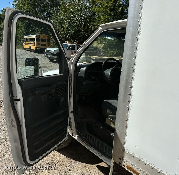 image for item DM6493 1993 Ford E350  box truck