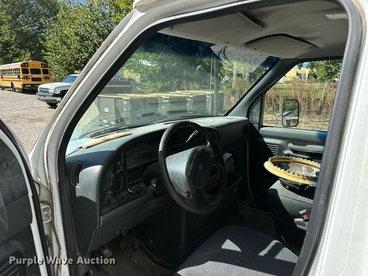 image for item DM6493 1993 Ford E350  box truck