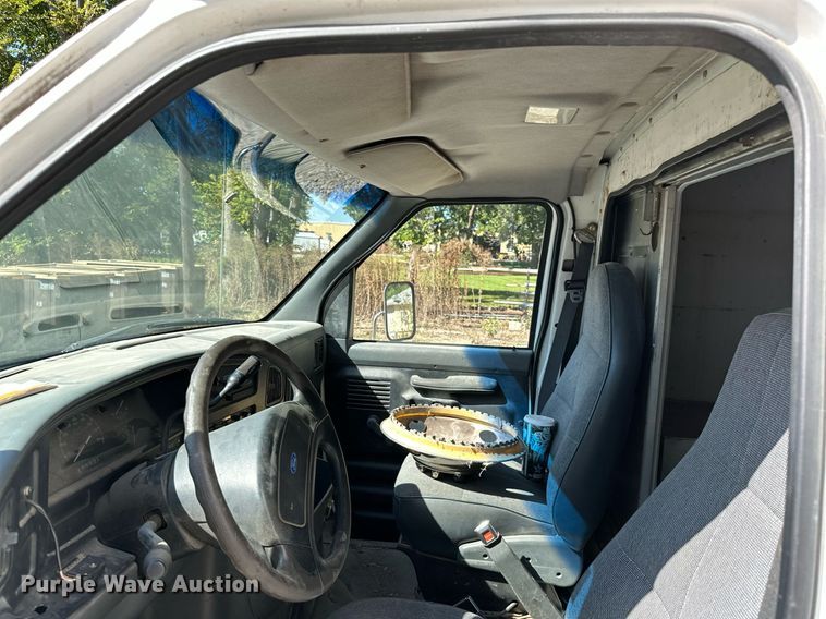 image for item DM6493 1993 Ford E350  box truck