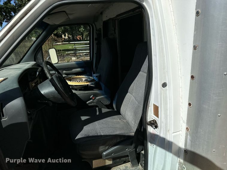 image for item DM6493 1993 Ford E350  box truck