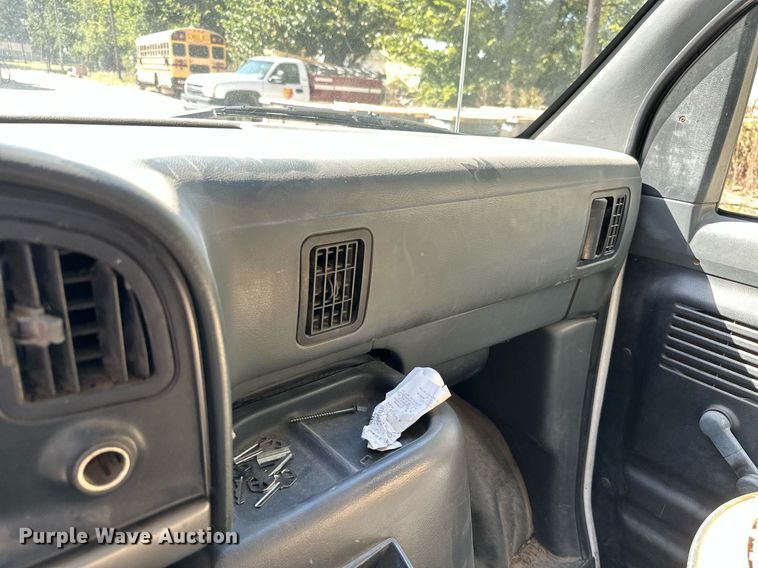 image for item DM6493 1993 Ford E350  box truck