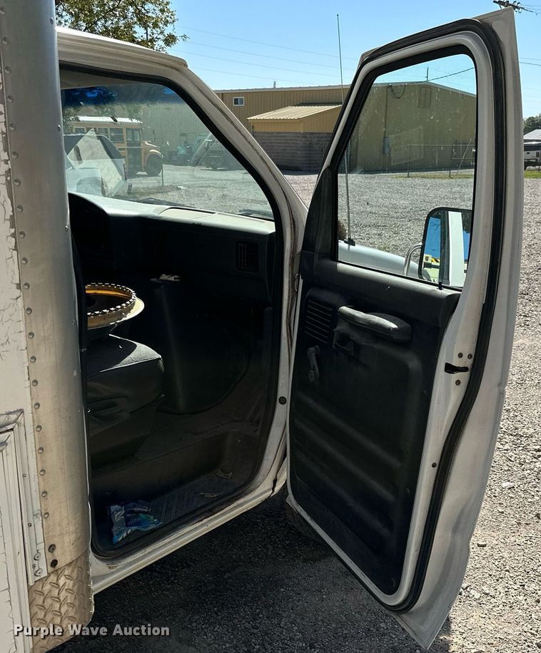 image for item DM6493 1993 Ford E350  box truck
