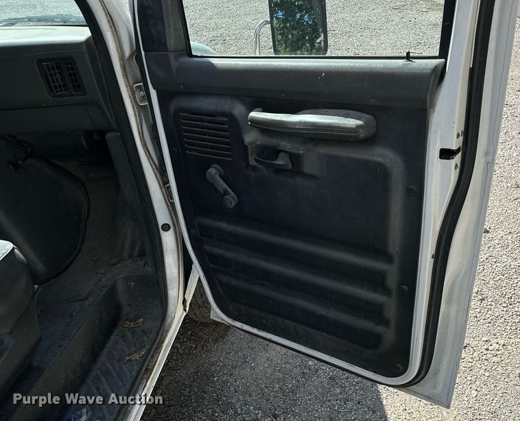 image for item DM6493 1993 Ford E350  box truck