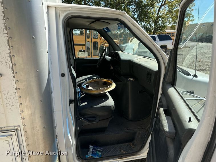 image for item DM6493 1993 Ford E350  box truck