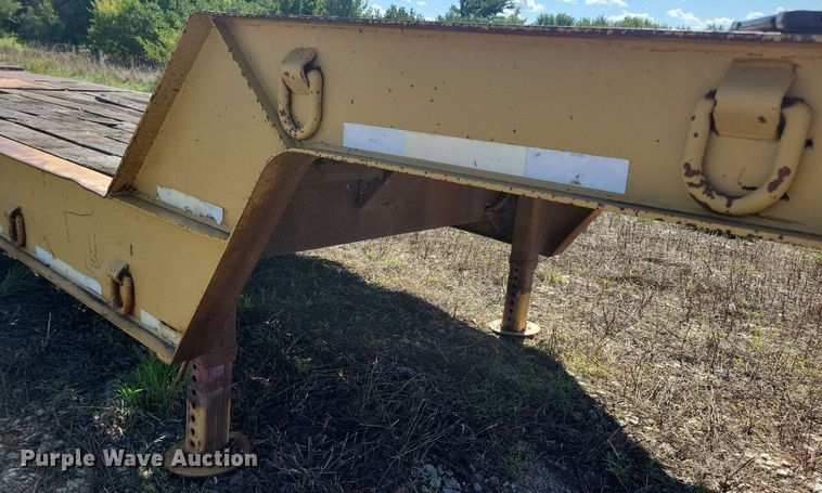image for item DN4140 1989 Trail King  drop deck equipment trailer