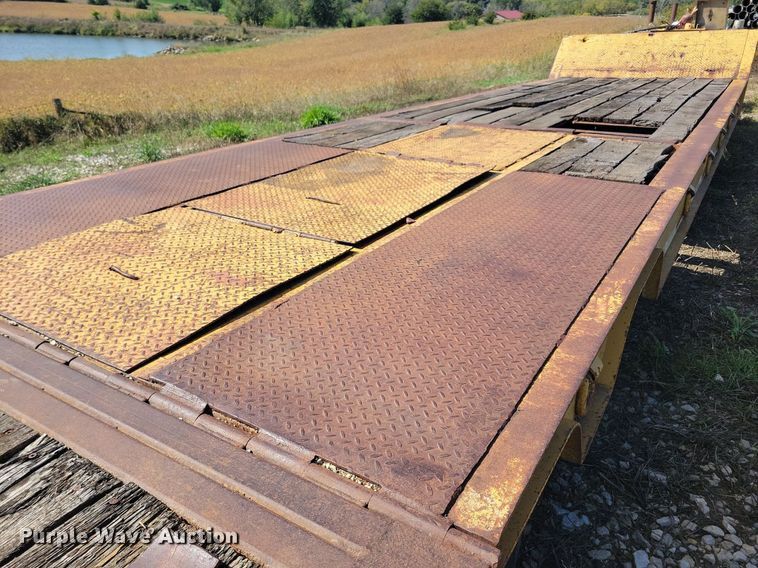 image for item DN4140 1989 Trail King  drop deck equipment trailer