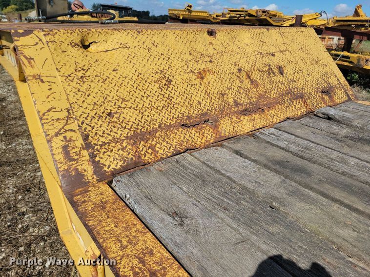 image for item DN4140 1989 Trail King  drop deck equipment trailer