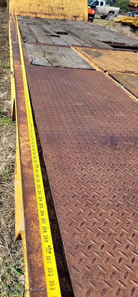 image for item DN4140 1989 Trail King  drop deck equipment trailer