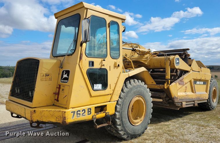 image for item DN4141 1995 John Deere 762B  scraper