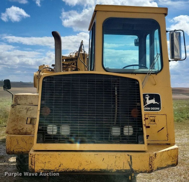 image for item DN4141 1995 John Deere 762B  scraper