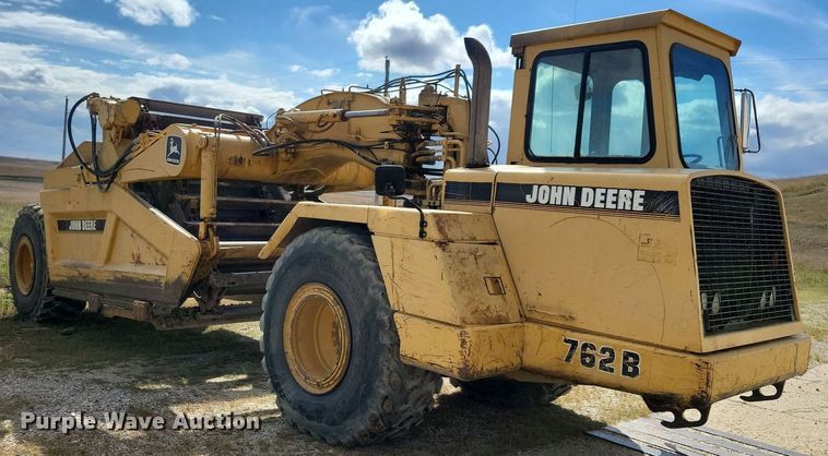 image for item DN4141 1995 John Deere 762B  scraper