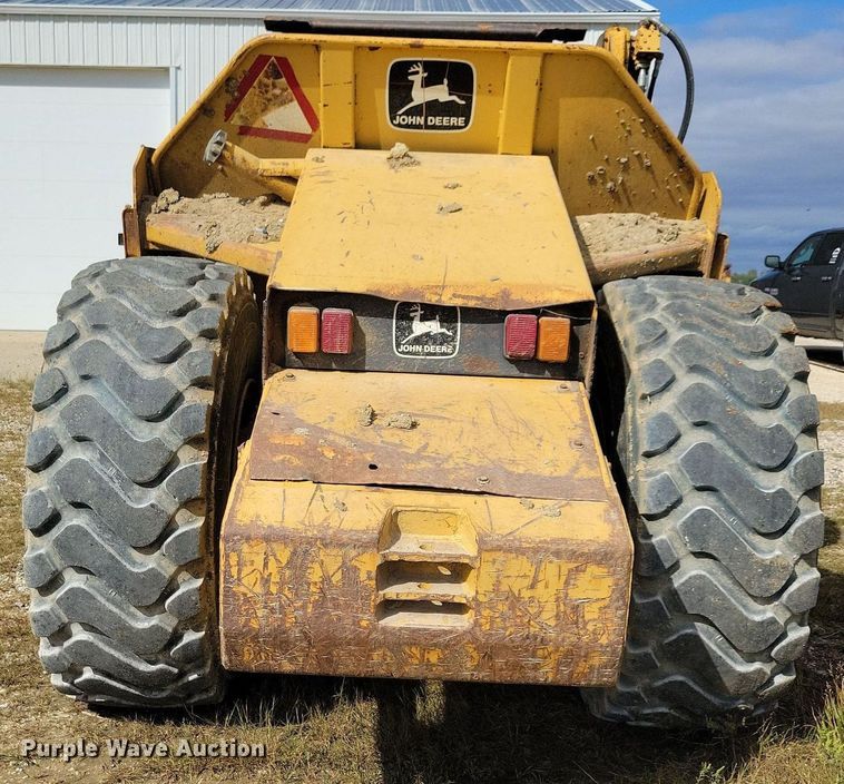 image for item DN4141 1995 John Deere 762B  scraper