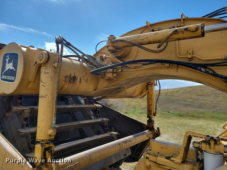 image for item DN4141 1995 John Deere 762B  scraper