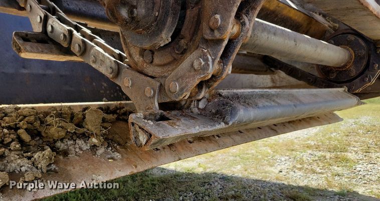 image for item DN4141 1995 John Deere 762B  scraper