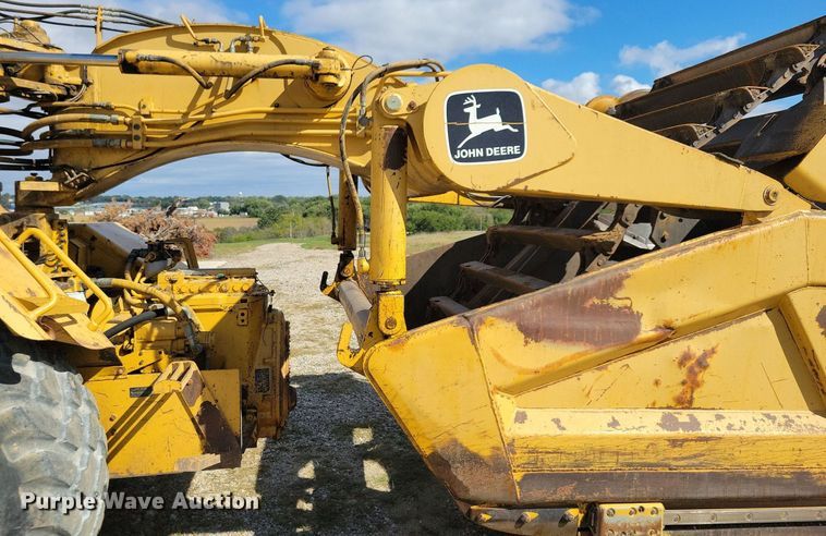 image for item DN4141 1995 John Deere 762B  scraper