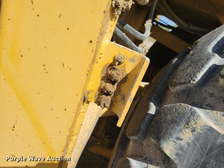 image for item DN4141 1995 John Deere 762B  scraper