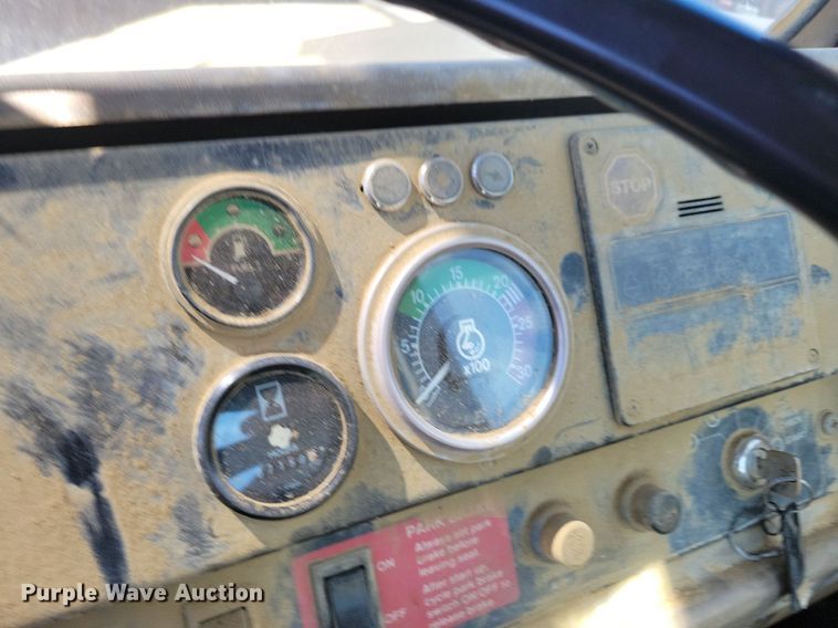 image for item DN4141 1995 John Deere 762B  scraper